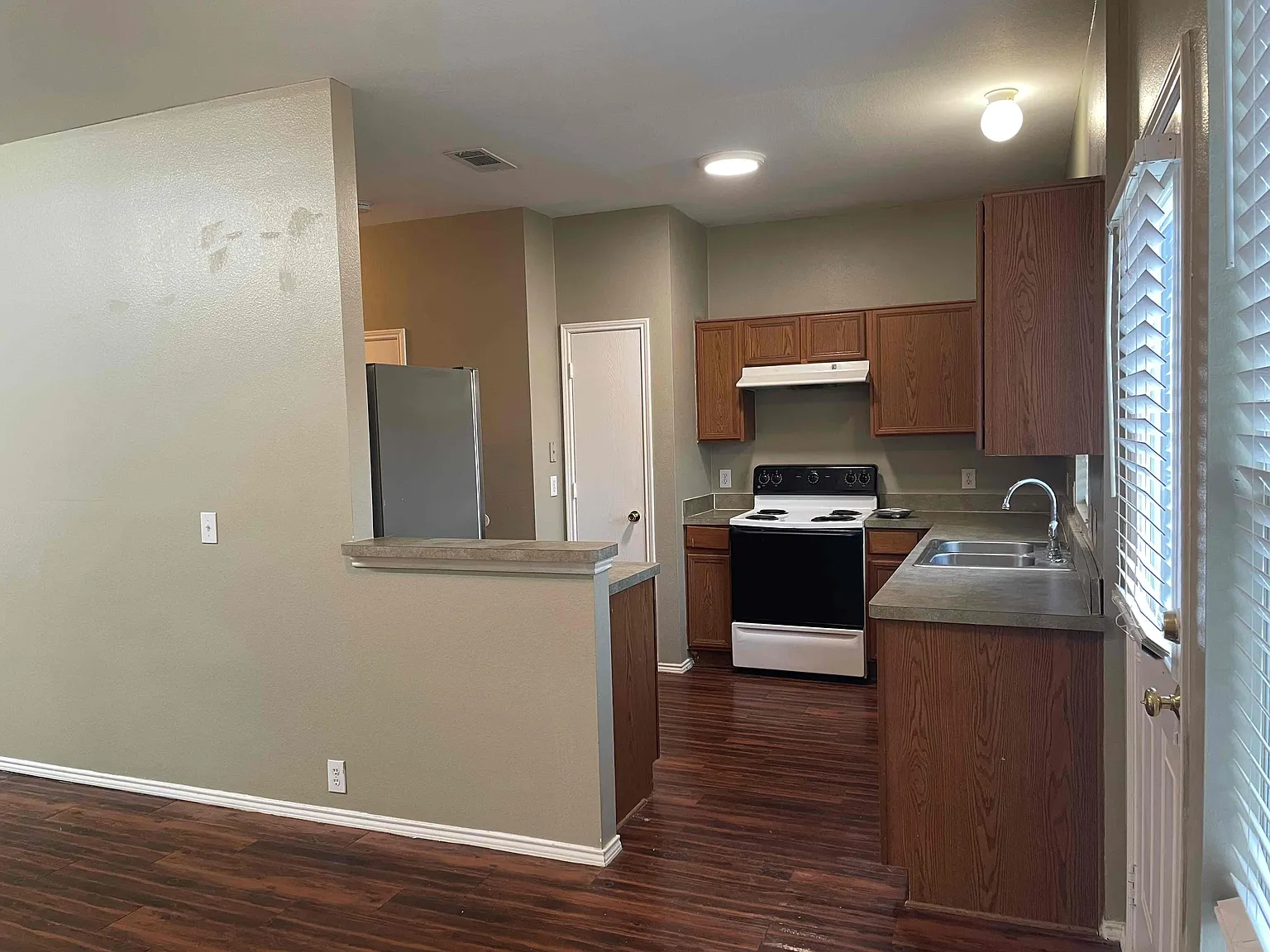 3 bed, 1234 sqft, $1,800 — Photo 3