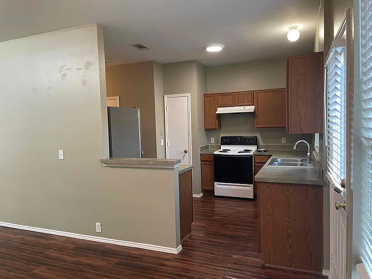 817 Greene Way — Photo 3
