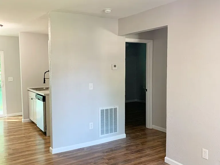 4062 Bruene Ave — Photo 5
