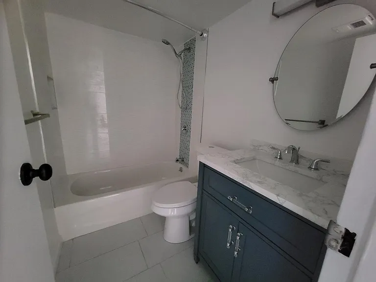 307 Meadowview Ln #307 — Photo 3