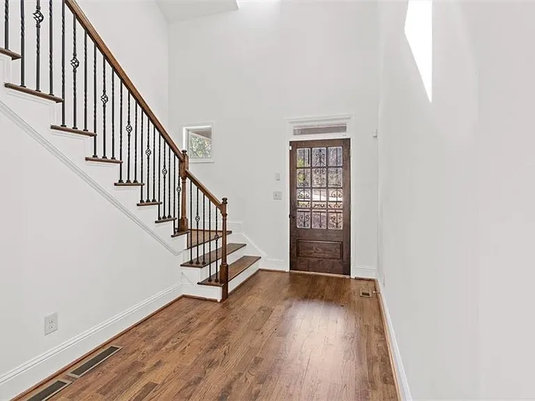 1410 Eastland Rd — Photo 10
