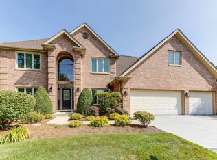 2047 Broadmoor Ln, Vernon Hills, IL 60061