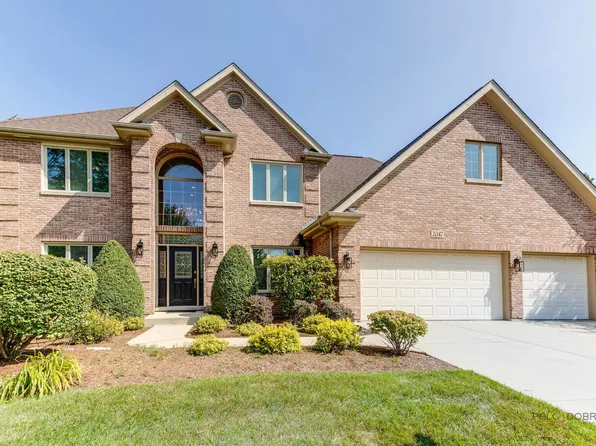 2047 Broadmoor Ln, Vernon Hills, IL 60061