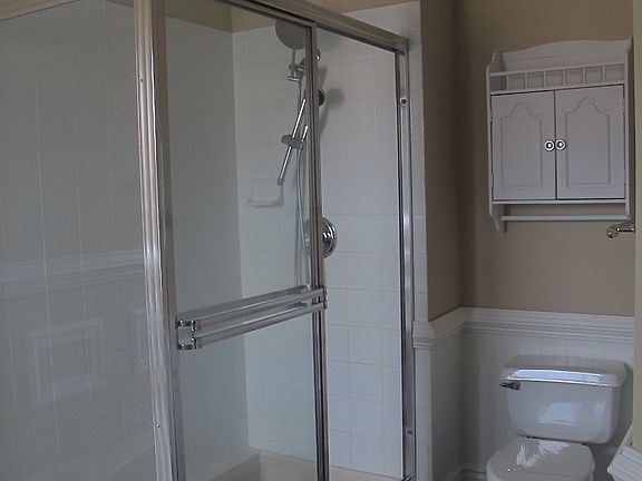 5th image of 2064 SW 173rd Ave