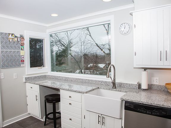 5th image of 71 Oneida Ave