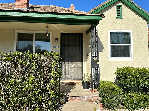 1811 Commercial Way #A Photo 1