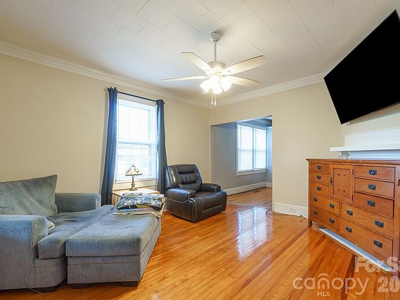 5th image of 510 N East Ave