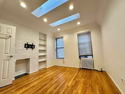 Rented by Oxford Property Group | media 10