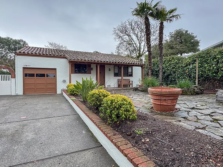 17677 Sunset Way — Photo 2