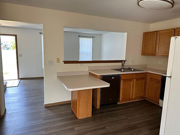 5th image of 952 Four Seasons Blvd