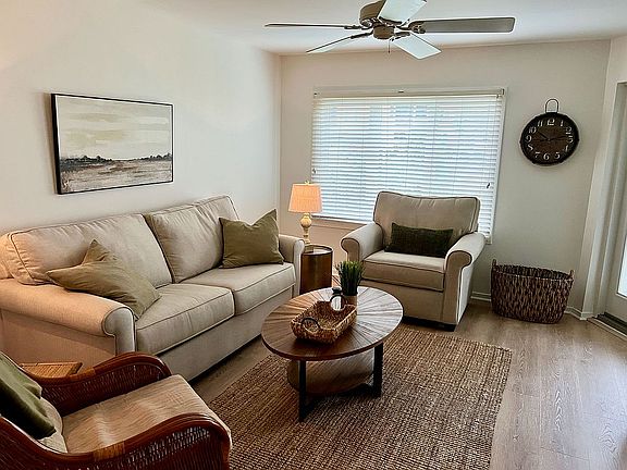 5th image of 102 Palmetto Dr #A