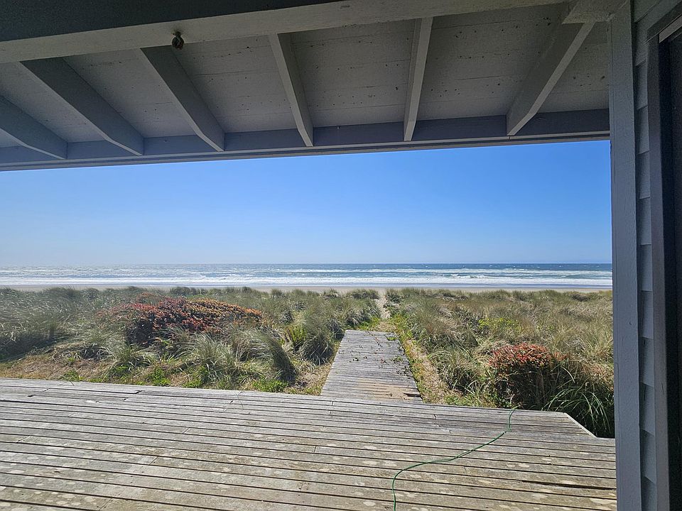 Deck and Beach Access