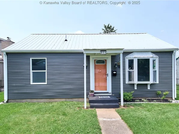 911 Dupont Ave, Nitro, WV 25143