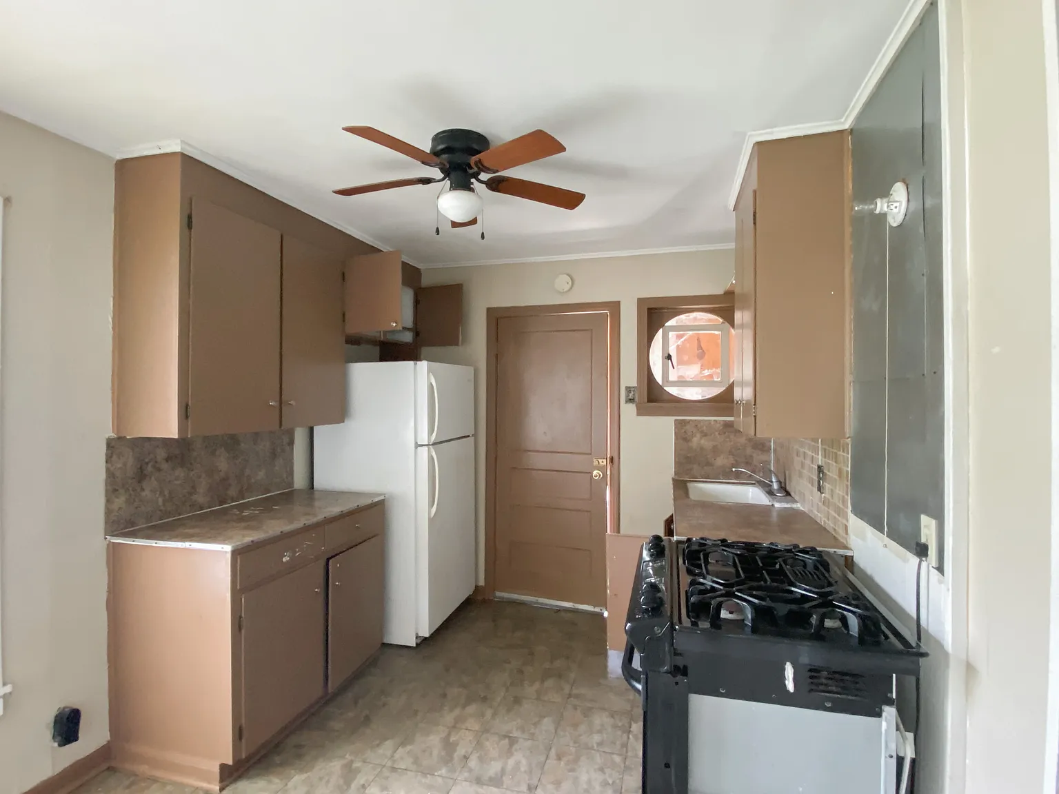 2 bed, 1000 sqft, $695 — Photo 3
