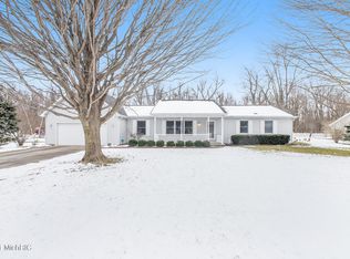 81253 Garrett Dr, Decatur, MI 49045