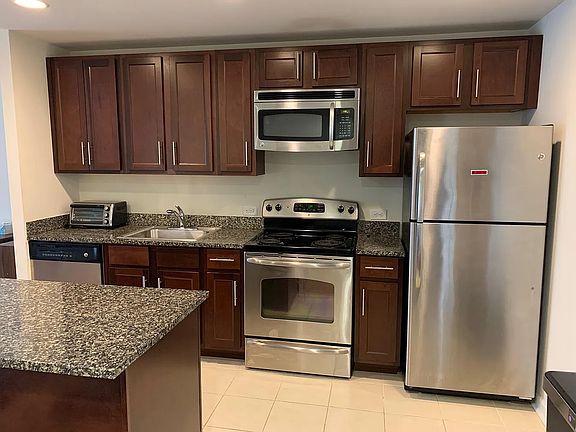 3rd image of 110 Somerset St APT 2104