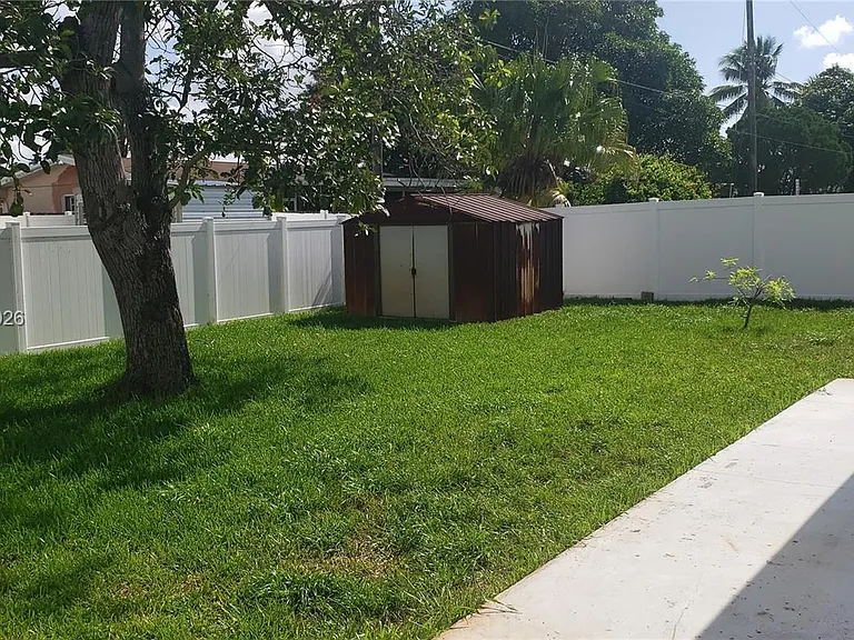 8351 Johnson St — Photo 22