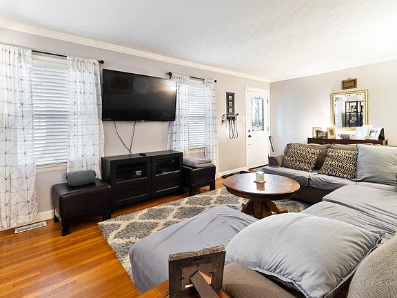 2nd image of 108 Loch Lomond Dr