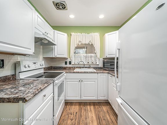3rd image of 15 Potomac Lane #B