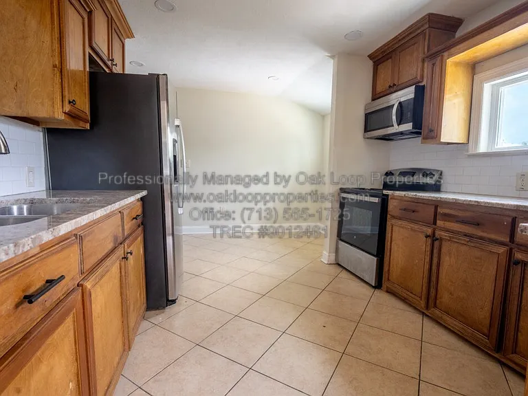 220 Armstrong St — Photo 5