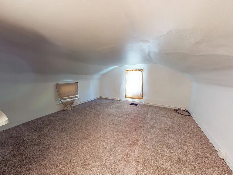 212 E Walnut St — Photo 12