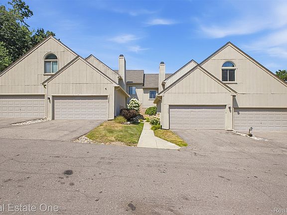 3rd image of 29363 Laurel Dr