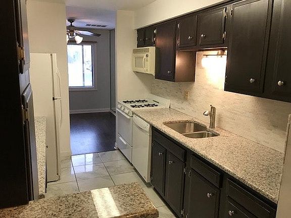 3rd image of 2700 Mitchell Dr APT 3