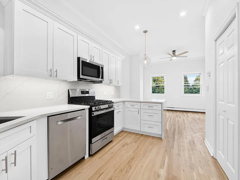 465 Palisade Ave #2R