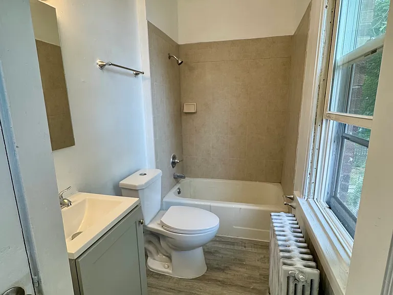 1622 Washington St #4 — Photo 8