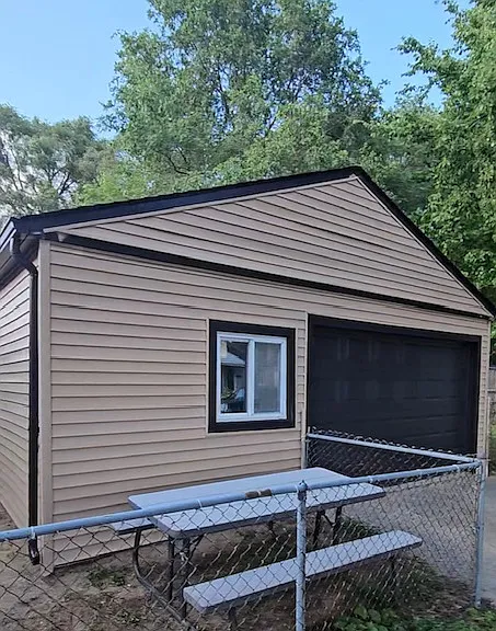 3174 Harris St — Photo 2