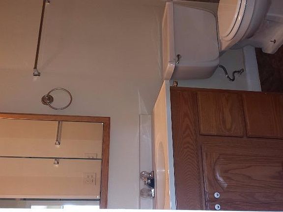 4th image of 890 Westmoreland Dr APT 17