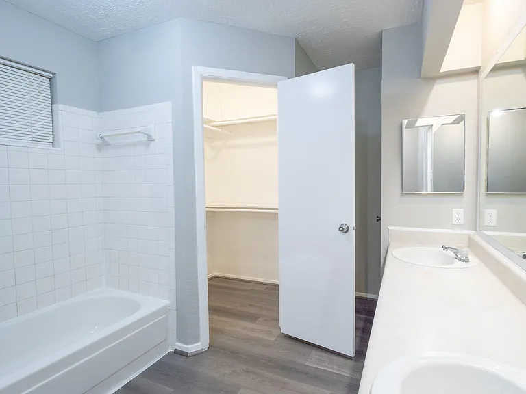 6542 Bridgegate Dr — Photo 25