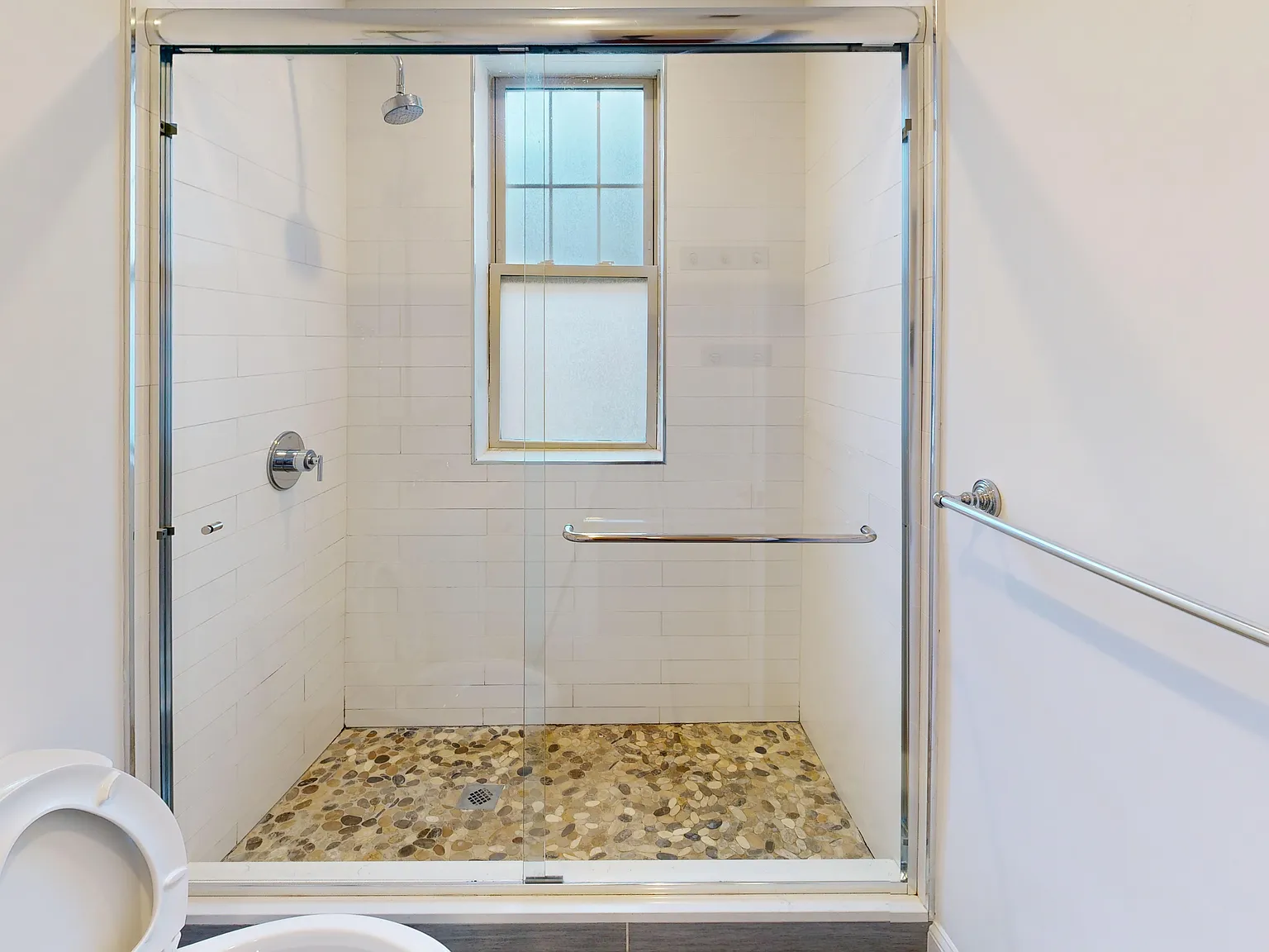 2 bed, 950 sqft, $3,595 — Photo 2