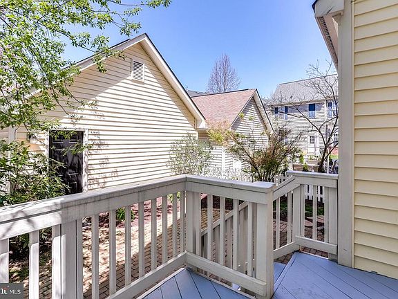 5th image of 213 Creek Valley Ln