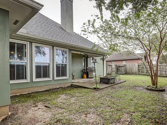 5th image of 111 N Lakepointe Dr