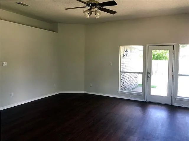 6310 Jessica Way — Photo 3
