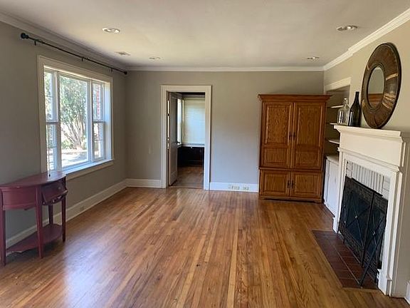 3rd image of 317 Riverside Dr