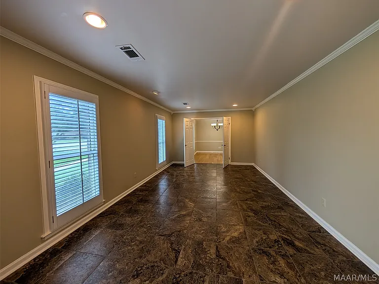 111 Arrowhead Dr — Photo 3