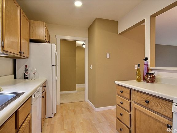 4th image of 22236 SE 42nd Ln #1055