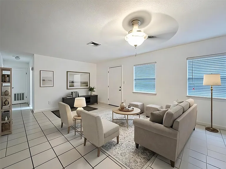 272 Florida Pkwy — Photo 2