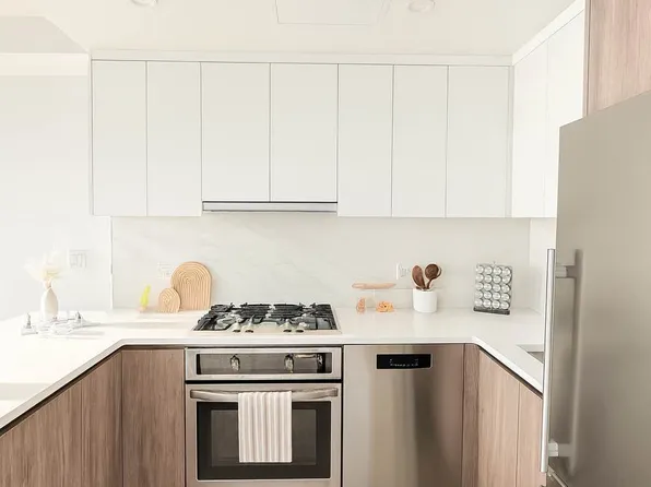 2286 Cropsey Avenue image 4 of 11