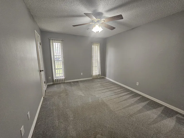 4617 NE Columbia Ave — Photo 17