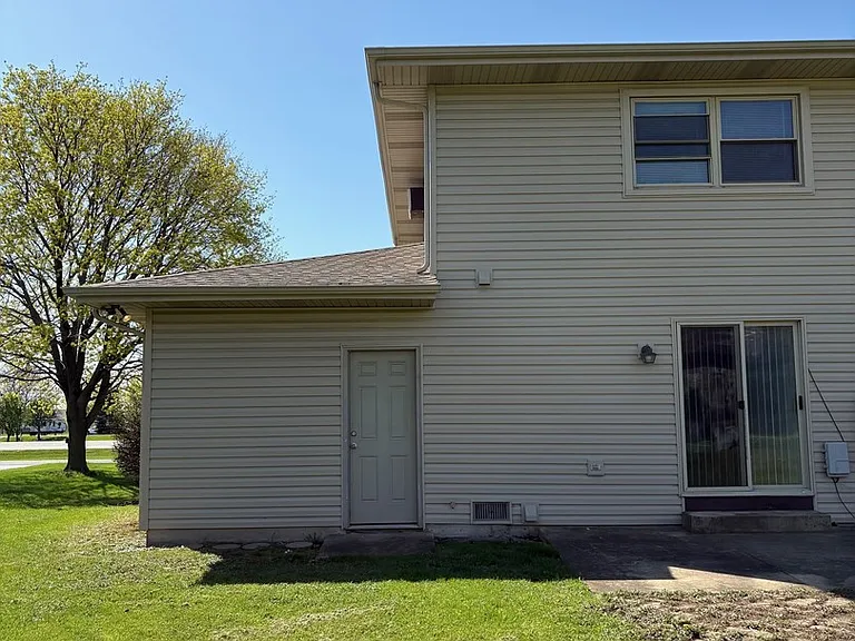 724 Oakton Rd — Photo 16