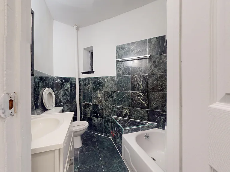 322 2nd Ave #1 — Photo 8