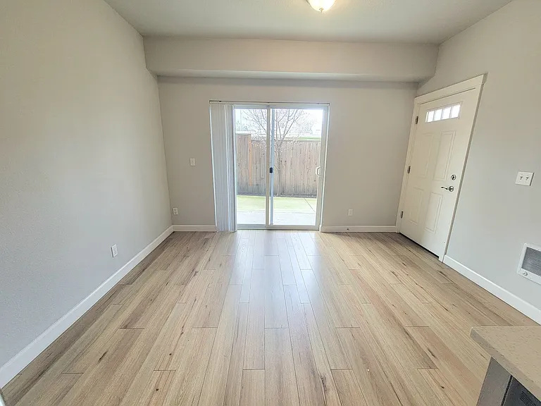 J0459 - Stafford St. Apartments — Photo 20
