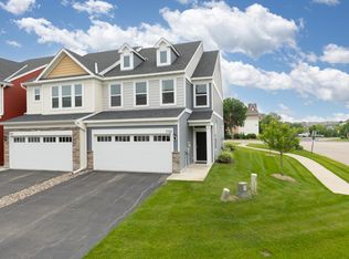 732 Wildflower Ln, Chanhassen, MN 55317