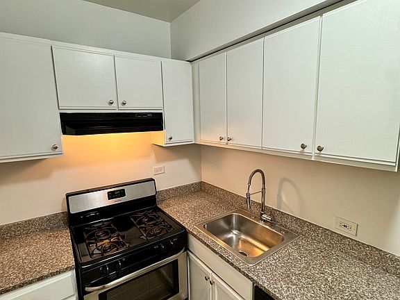 3rd image of 5235 N Winthrop Ave APT G