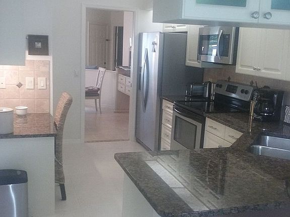 4th image of 102 Southampton Pl N
