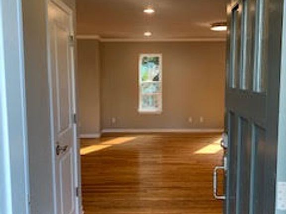 2nd image of 118 English Dr