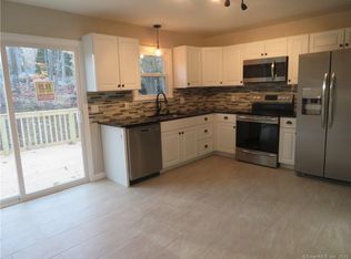 10 Knollwood Rd, Niantic, CT 06357